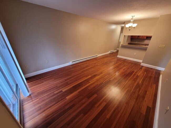 Building Photo - $1800 - 2 Bed / 1 Bath Condominium in Manc...