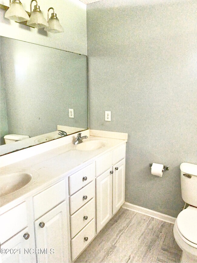 Building Photo - 129 Sweet Briar Ct