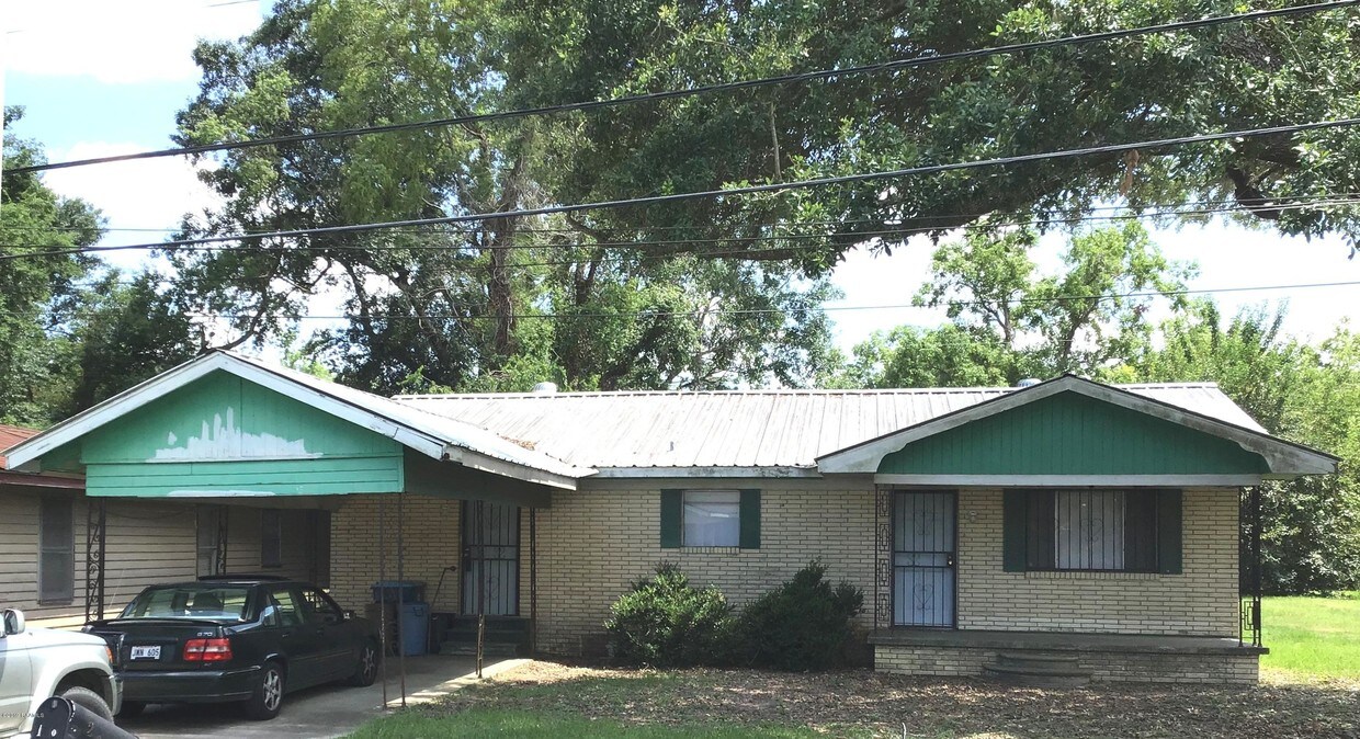 Primary Photo - 202 E Pine St