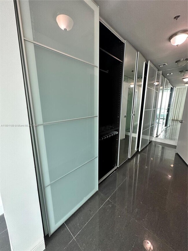 Foto del edificio - 900 Biscayne Blvd