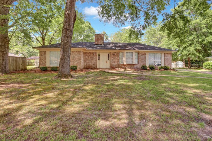 Primary Photo - Beautiful Home for Lease!