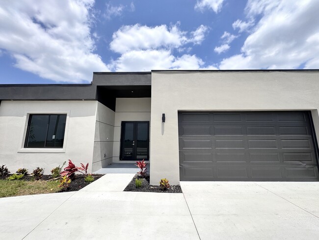 Foto del edificio - 1247 Kismet Pkwy