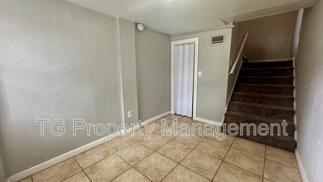 Foto del edificio - 2821 Moncrief Rd