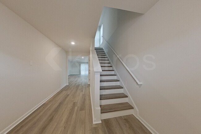 Building Photo - 115 Inez Ave