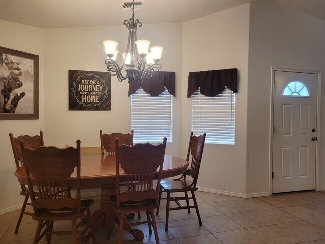 Building Photo - Charming 3-Bedroom Home with Spacious Yard...