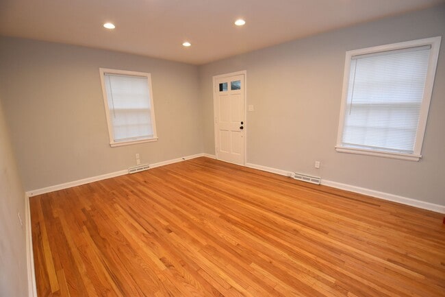 Building Photo - Upgraded South Bend IN home for rent. 2 bedroom 1 bath