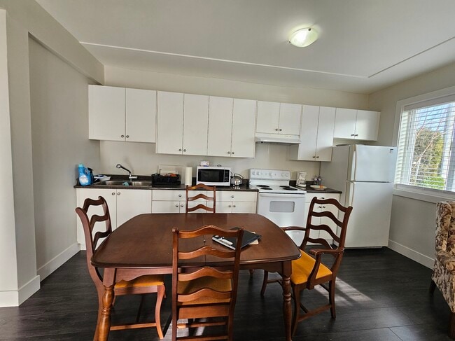 Building Photo - 9245 Hazel St