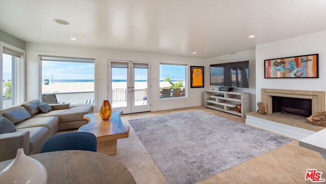 Foto del edificio - 6419 Ocean Front Walk