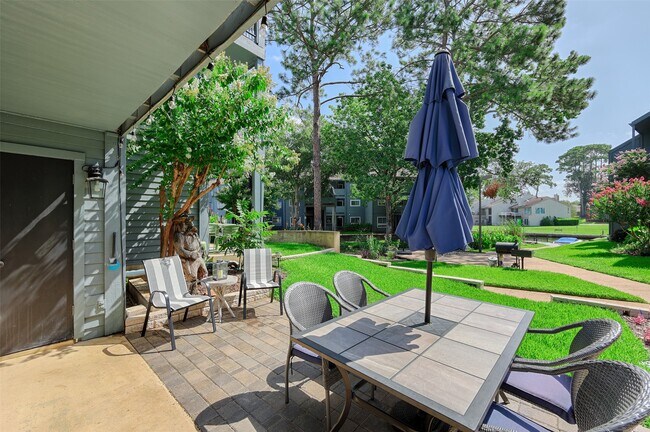 Foto del edificio - 12500 Melville Dr