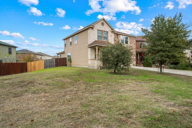 Foto del edificio - 4 Bedroom/2.5 Bath Mustang Valley Subdivision