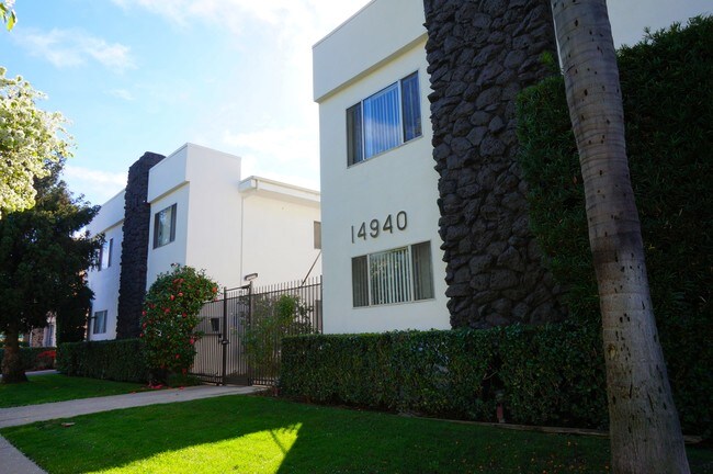 Foto del edificio - 14936-14940 Magnolia Blvd