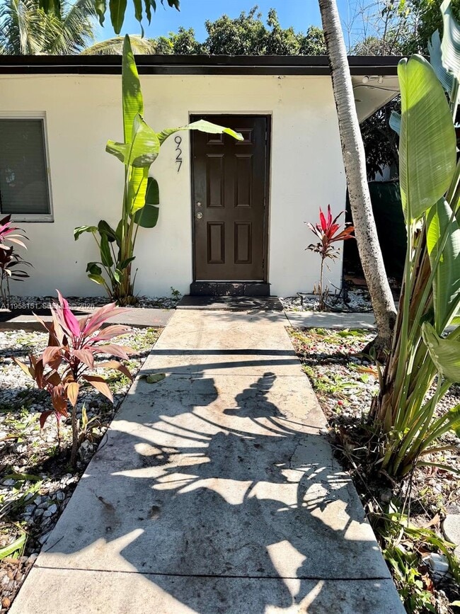 Building Photo - 927 SW 12th Ave