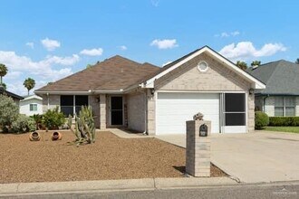 Building Photo - 911 Lake View Dr