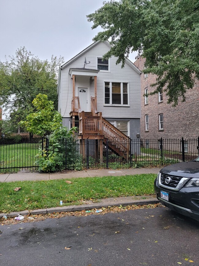 Building Photo - 1521 S Komensky Ave