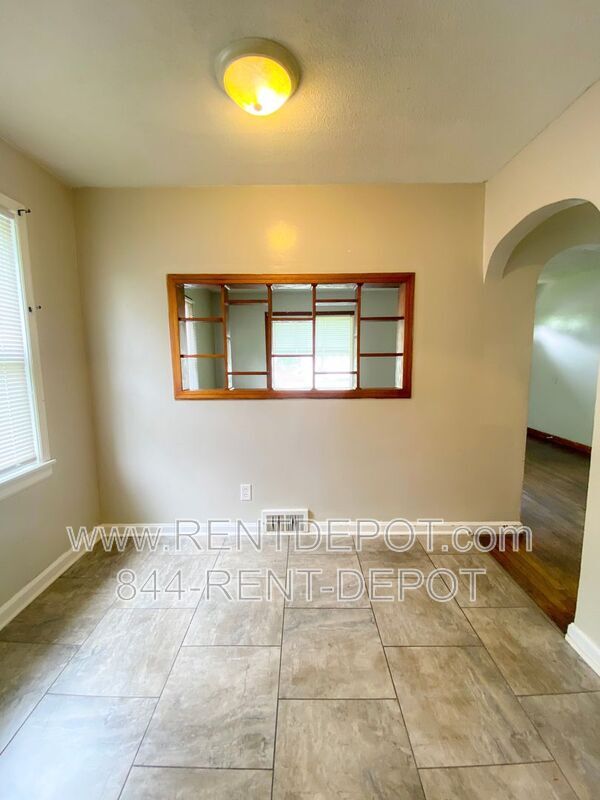 Foto del edificio - 715 E. Riverside Dr.