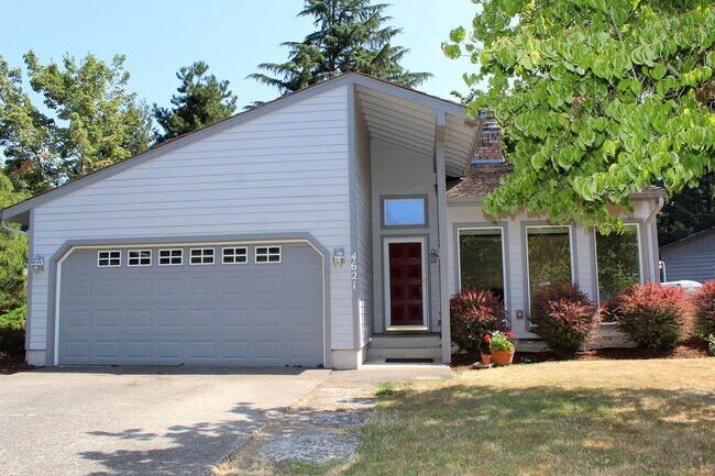 Building Photo - Beautifully Updated Milwaukie 3 Bedroom Sp...