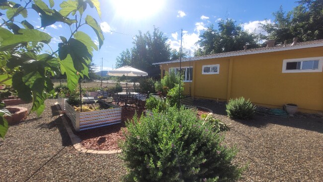 Foto del edificio - 1726 E Mingus Ave