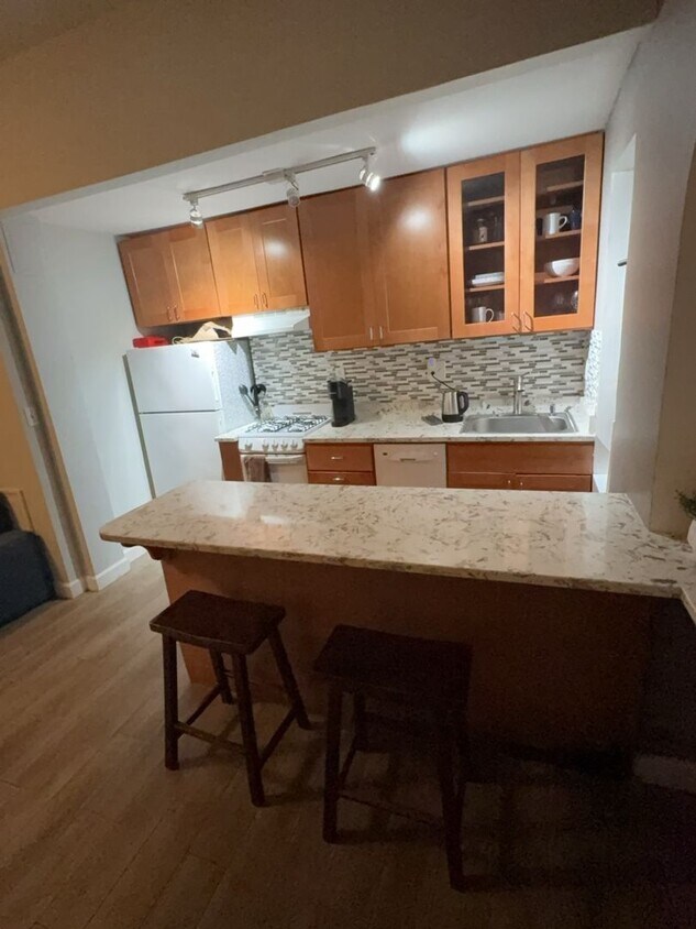 Foto principal - Cozy & Spacious 1BR/1BA Apartment – All-In...