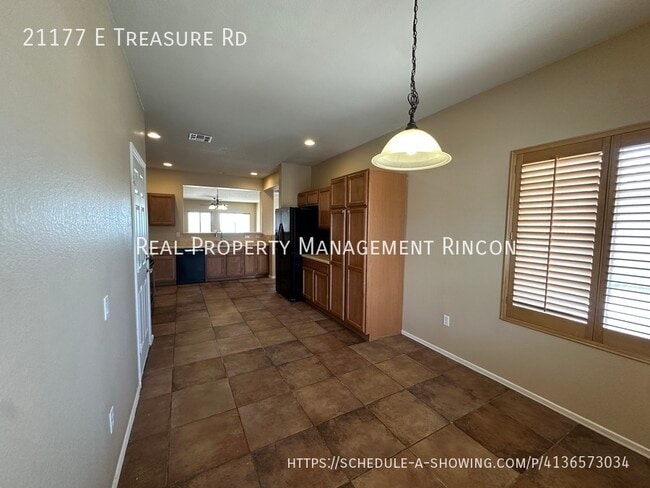 Building Photo - 21177 E Treasure Rd