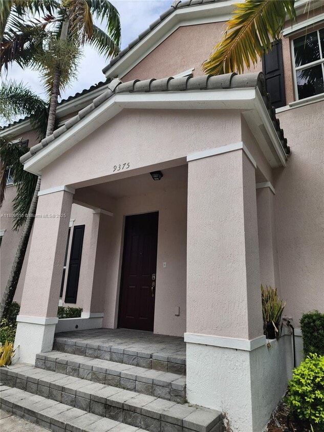 Foto principal - 9375 SW 171st Ct