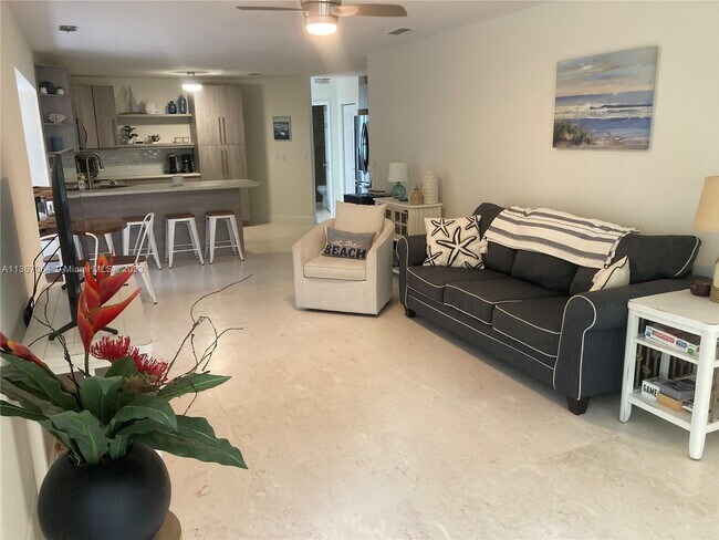 Foto del edificio - 9859 Leeward Ave