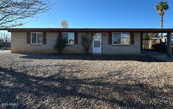 Building Photo - 3850 Blackbird Dr