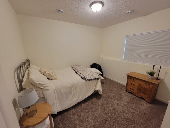 Foto del edificio - Furnished- Short term lease - Townhome in ...