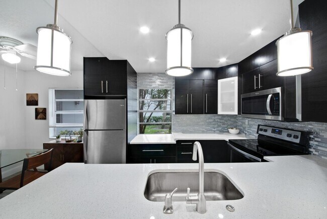 Building Photo - 21 Normandy A