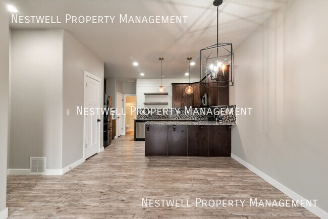 Building Photo - 323 N 725 E