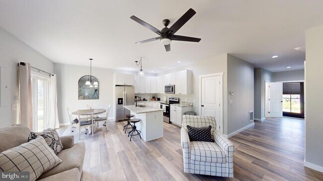 Foto del edificio - 446 W Gravel Ln