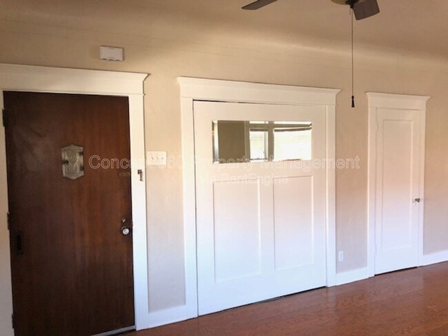 Building Photo - 1144 E Appleton St