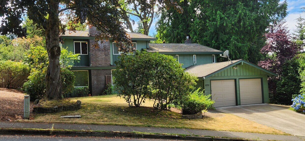 Primary Photo - Beautiful 5 bed 3 bath Kirkland single fam...