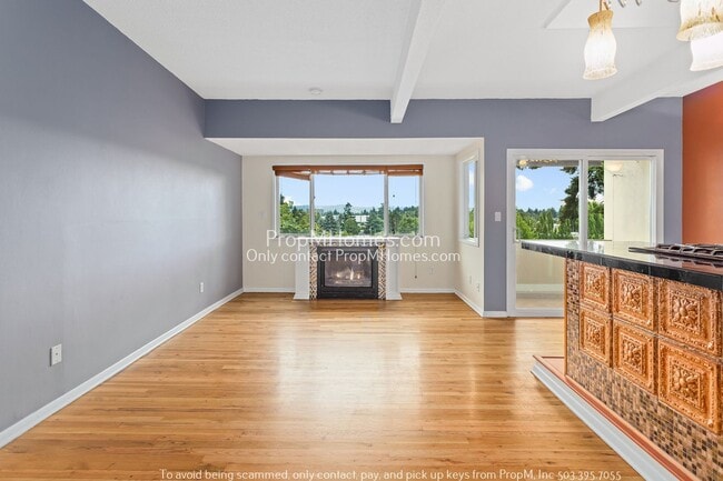 Building Photo - Two Bedroom North Tabor Condo with Great Views!