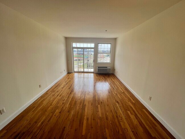 Foto del edificio - 1100 River Rd