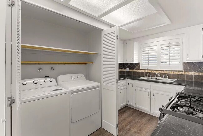 Foto del edificio - 227 N Belmont St