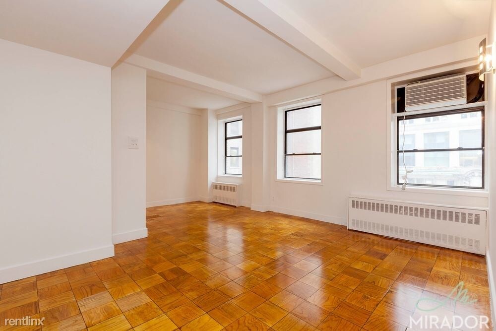 Building Photo - 132 E 45th St