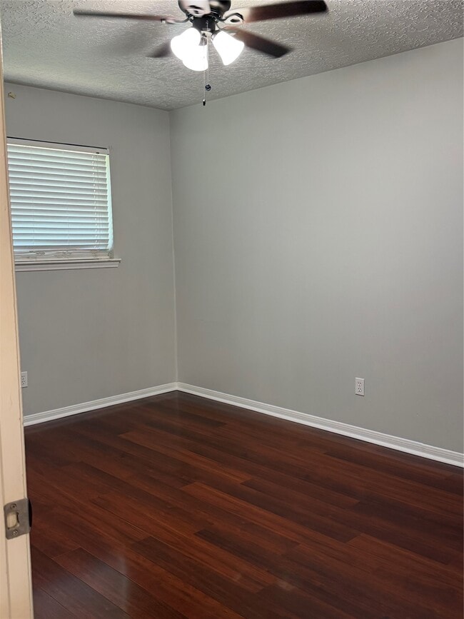 Building Photo - 11107 Sageking Dr