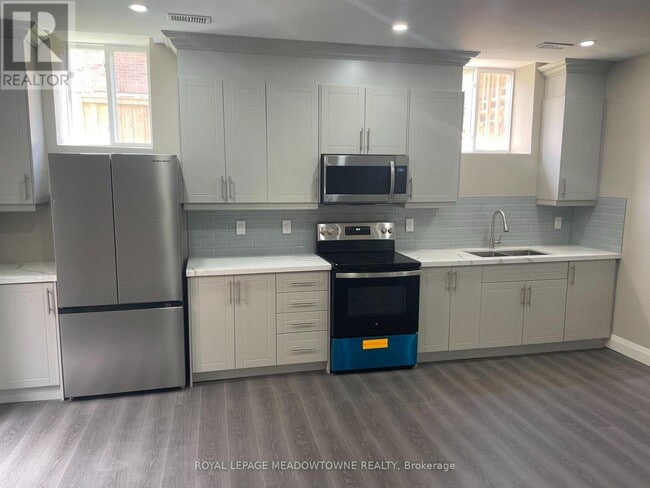 Building Photo - 20 Elverton Cres