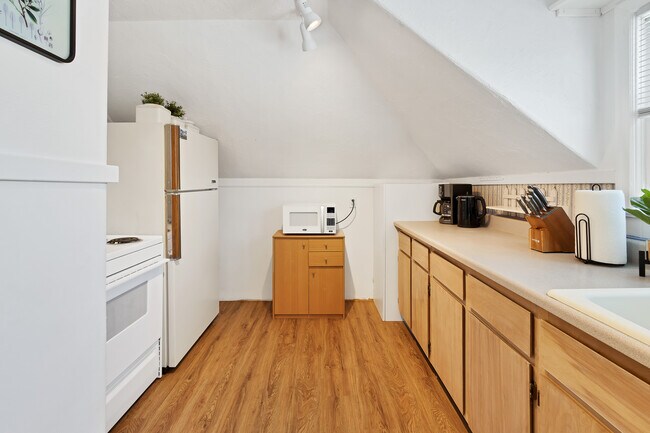 Foto del edificio - 1023 Bennett Ave