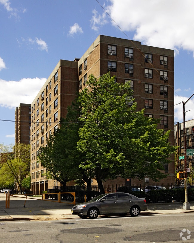 Campos Plaza I Apartments New York, NY