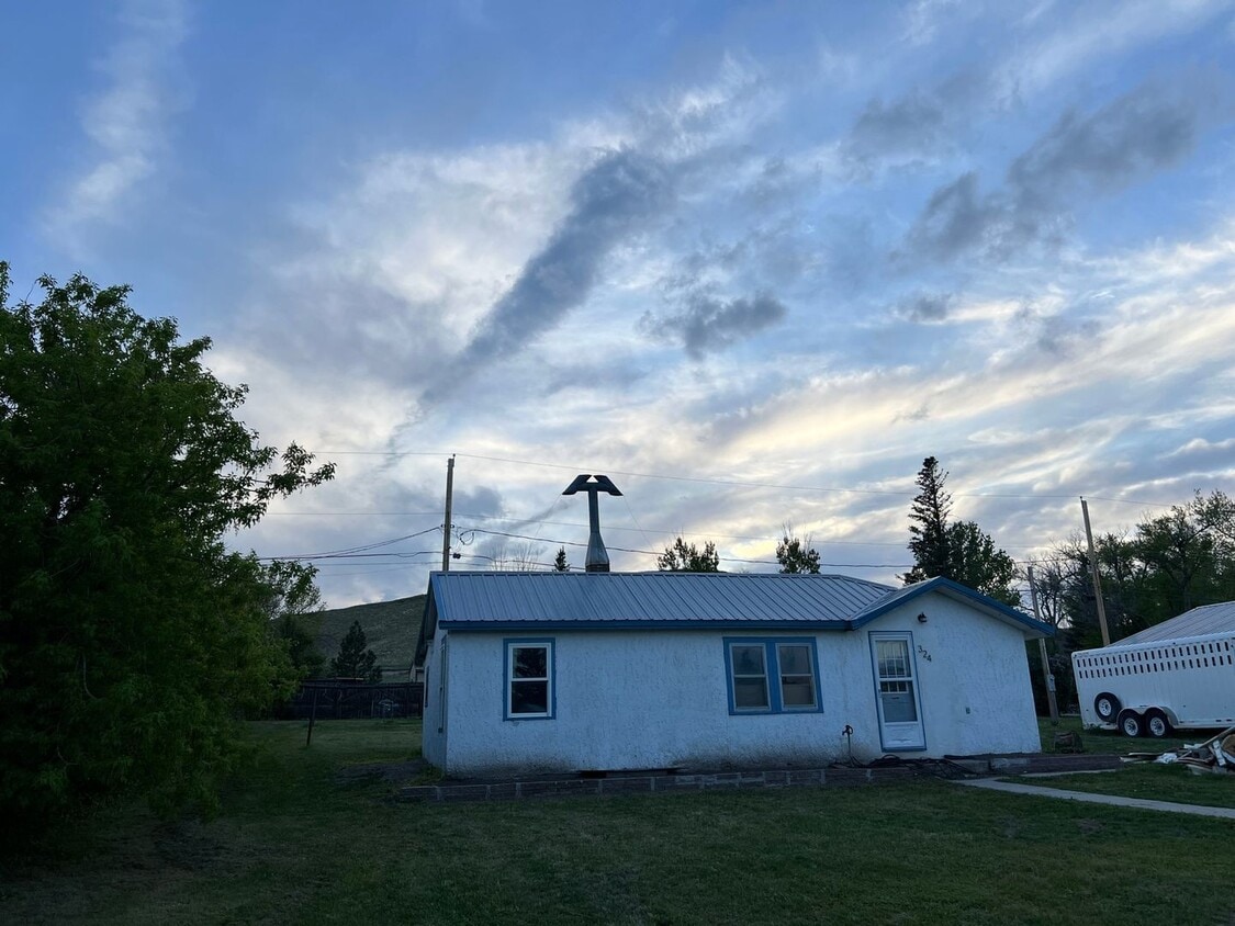 Primary Photo - Charming 2BR House in Lusk