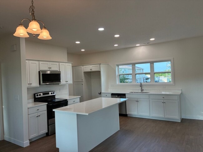 Building Photo - 304 Elm