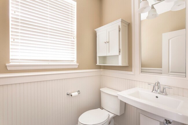 Photo - 3 Bedroom 2.5 Bathroom Townhome in the Hea...