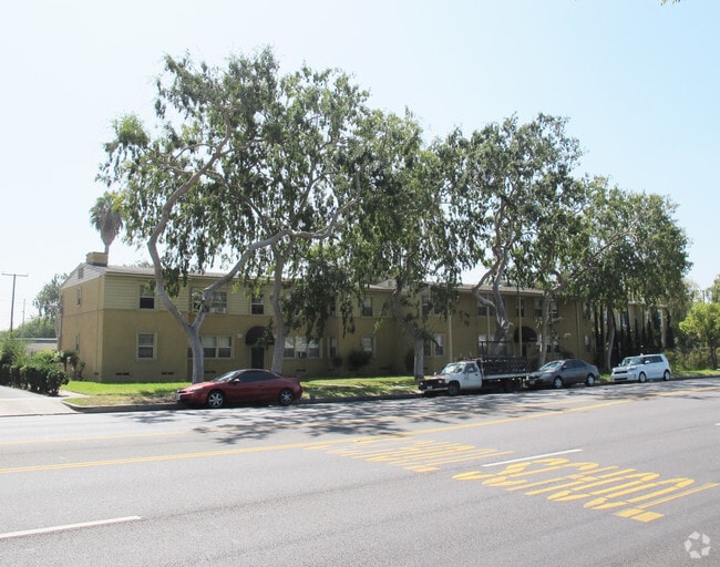 Building Photo - Hensel Garden Apartments