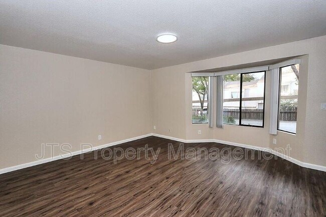 Foto del edificio - 5822 Alorn Ln