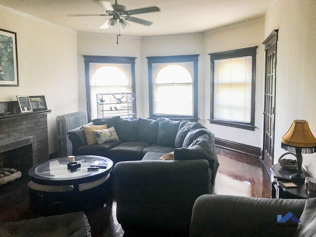 Foto del edificio - 1703-13 Ridge Ave.