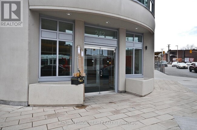 Building Photo - 242 Rideau St