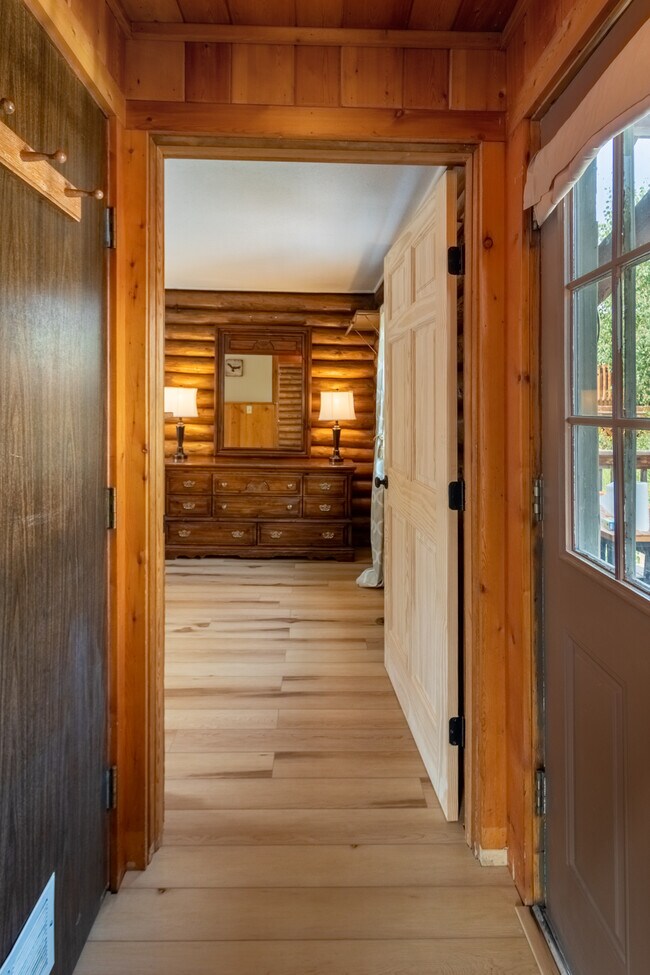 Building Photo - 325 Vine St