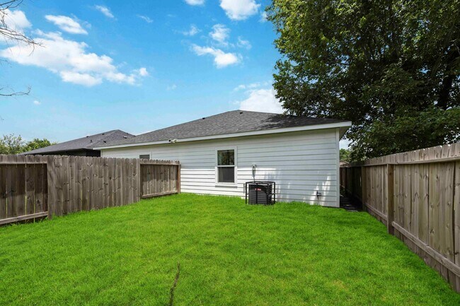 Foto del edificio - 8138 Bassett St