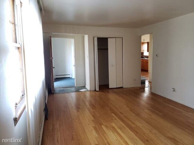 Foto del edificio - 7822 S South Shore Dr